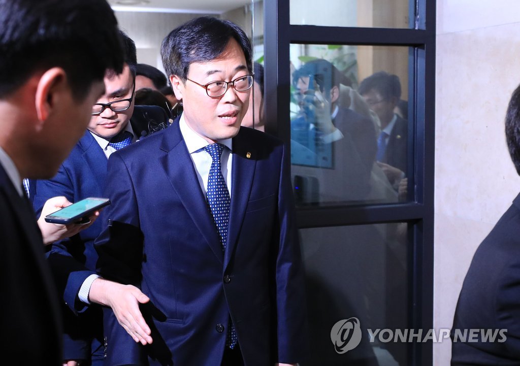 간담회 마친 김기식