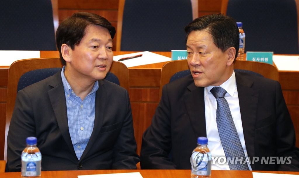 주승용 의원과 대화하는 안철수 후보