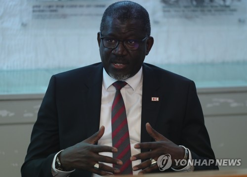 인터뷰하는 국제적십자사 사무총장