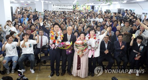 승리 확신하는 원희룡 후보 가족