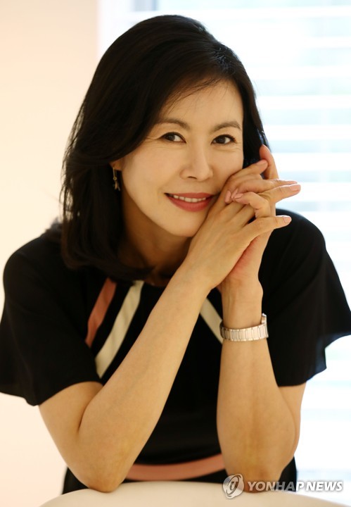 '슈츠'서 변호사 연기한 진희경