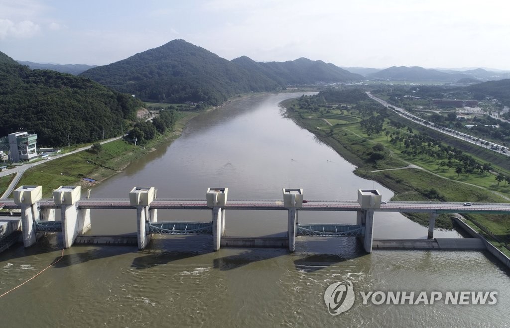 수문 열린 금강 공주보