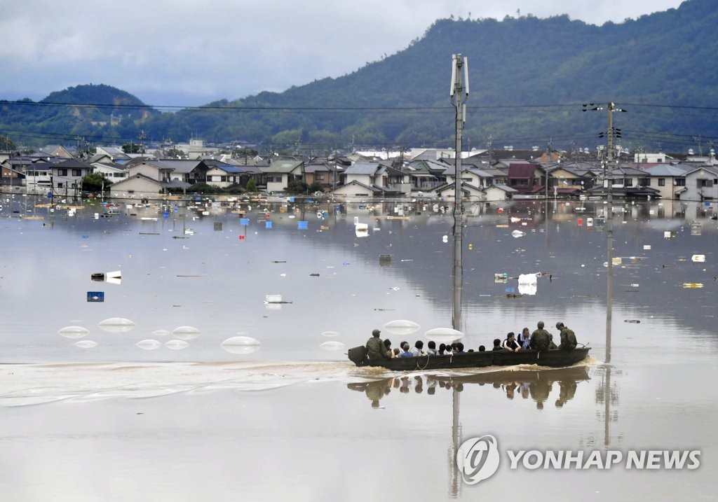 고립된 주민 구조하는 자위대
