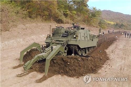 지뢰제거용 장애물 개척전차
