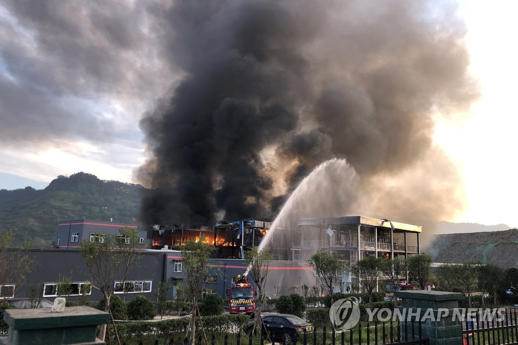 中 쓰촨성 화학공장 폭발사고…19명 사망, 12명 부상
