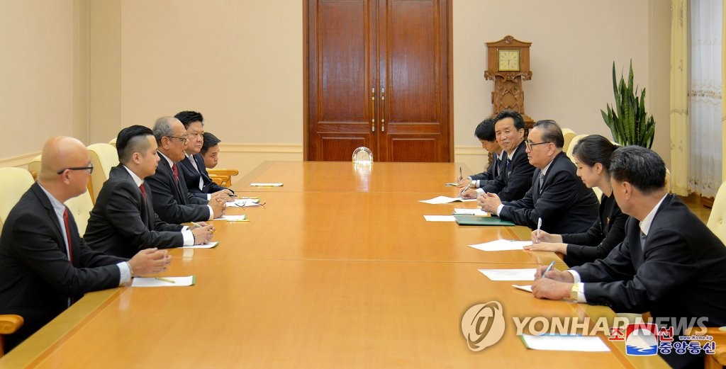 북한 리수용, 필리핀 민주주의인민권력당 대표단과 회담