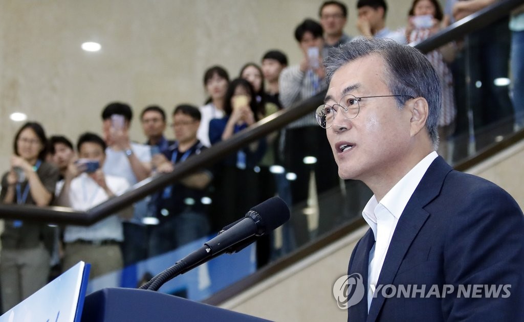 문 대통령, '국민이 체감할 수 있는 의료기기 규제혁신'