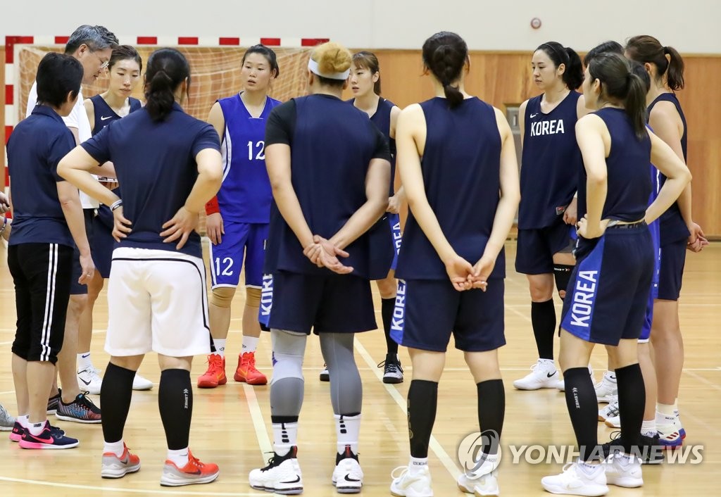 남북 단일팀 '훈련은 진지하게'