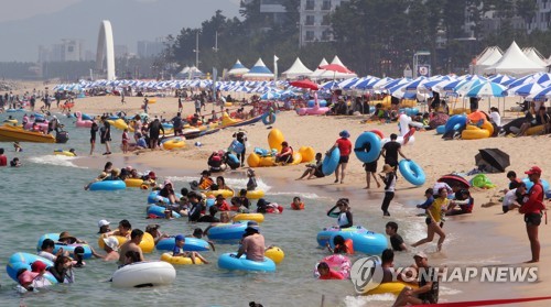 동해안 피서 절정