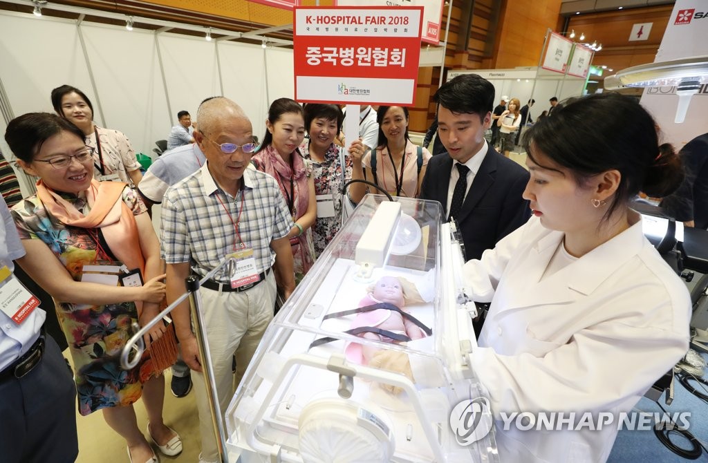 중국 의사들도 단체 참관하는 의료박람회