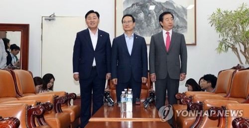 3당 원내대표 회동 포토타임 '찰칵'