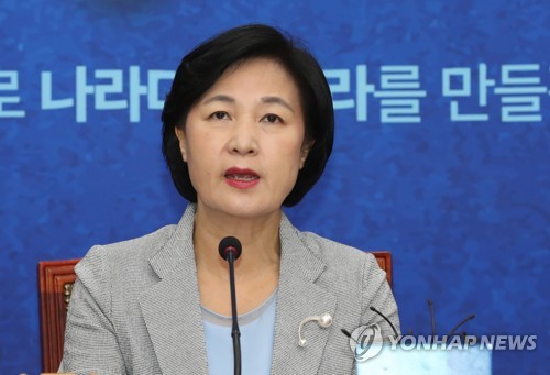 발언하는 추미애 대표