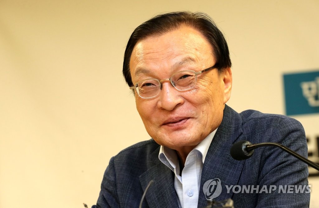 기자간담회하는 이해찬