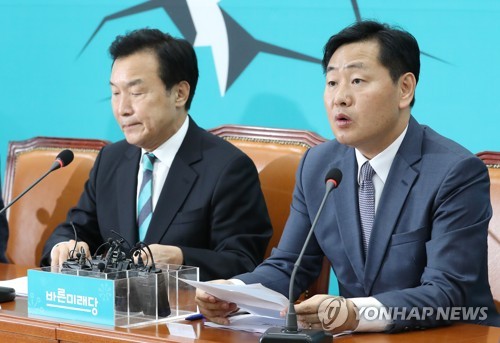 최고위원회의에서 발언하는 김관영