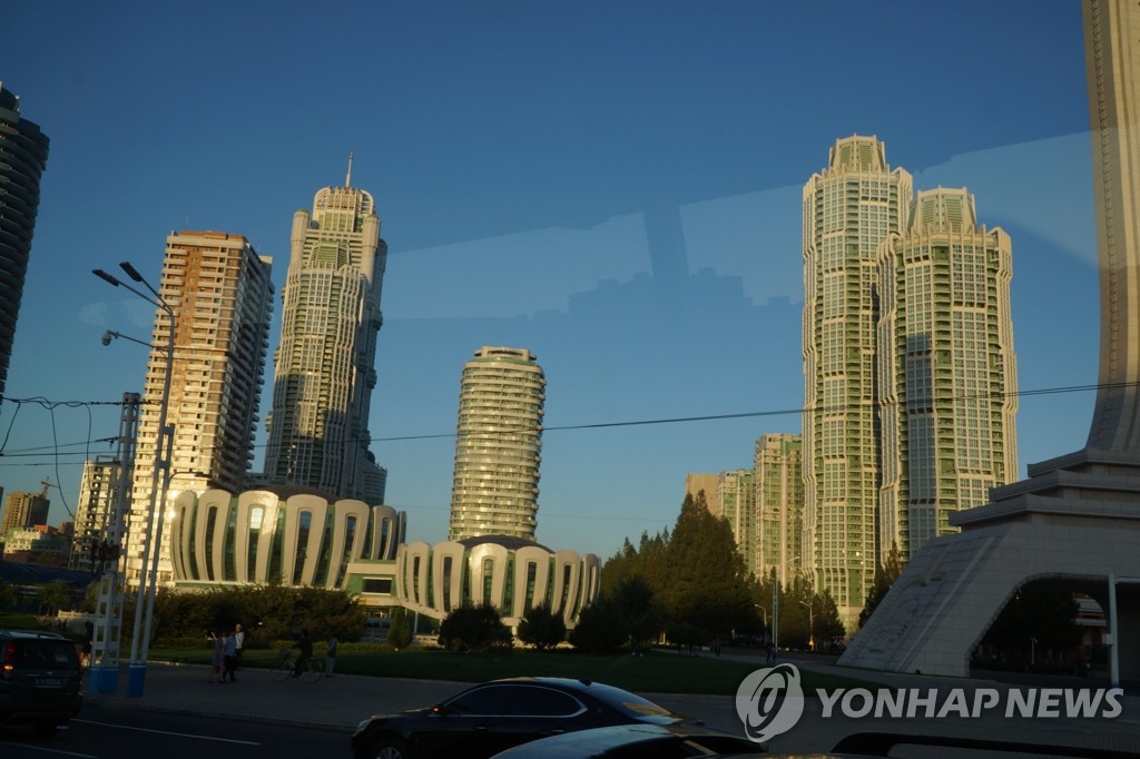 평양 거리 건물
