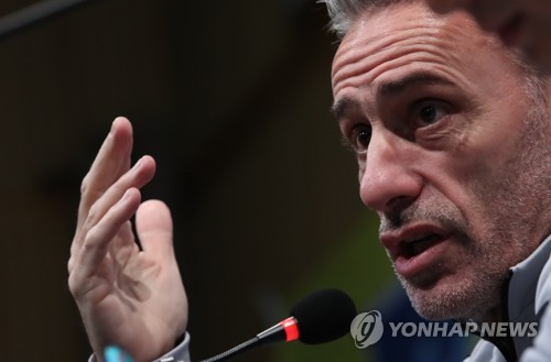 우루과이 전 하루 앞둔 벤투 감독