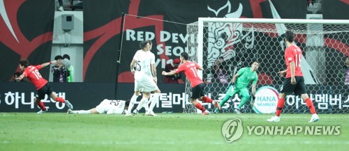 기뻐하는 황의조