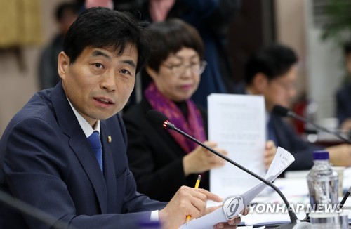 국감 질의하는 김민기 의원