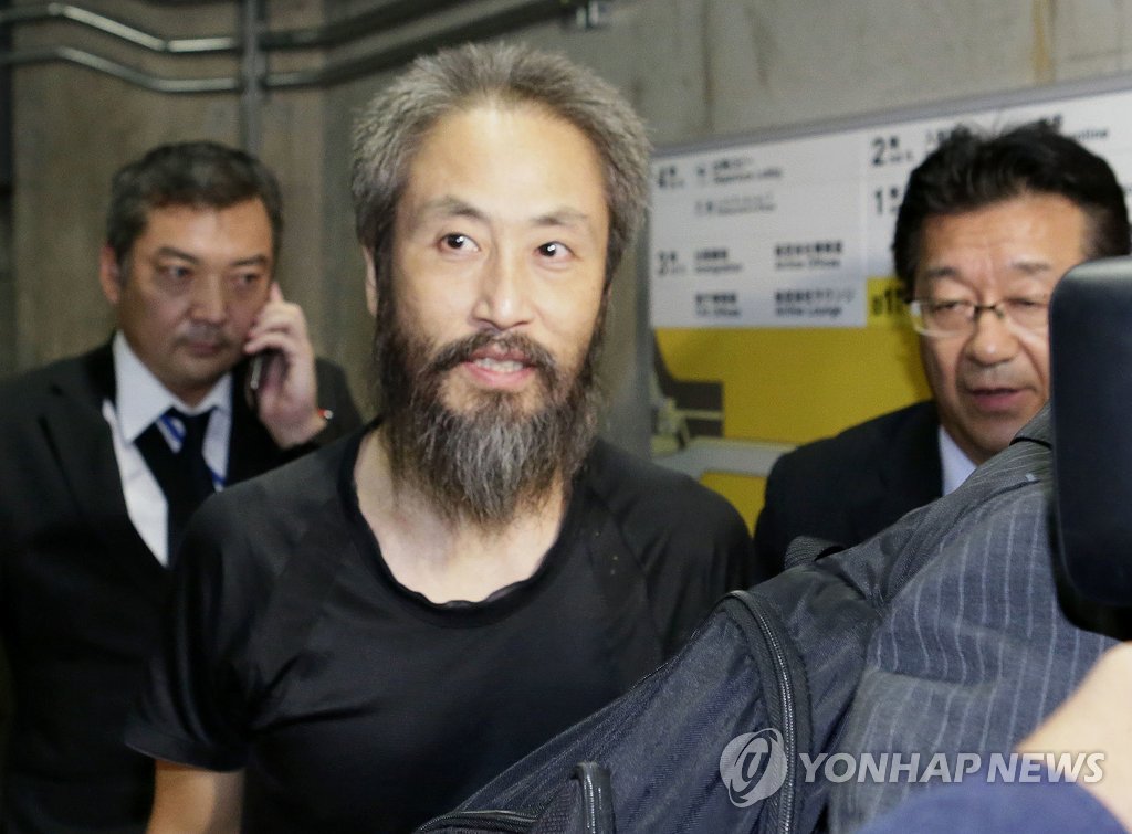 시리아서 석방된 日언론인, 나리타공항 도착