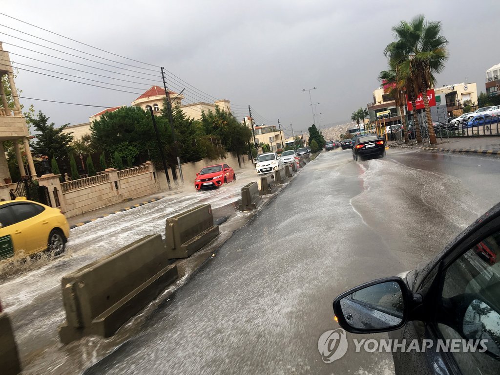 死海 홍수에 스쿨버스 휩쓸려 17명 사망