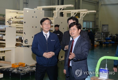 성윤모 장관, 이차전지 제조업체 방문