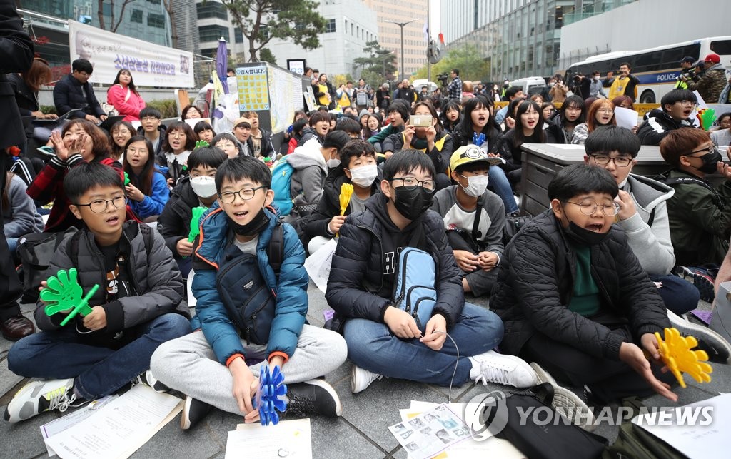 계속되는 정기 수요시위