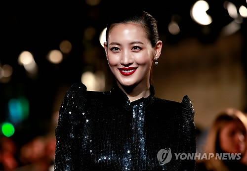 '신비한 동물사전2' 수현, 파리 시사회 등장