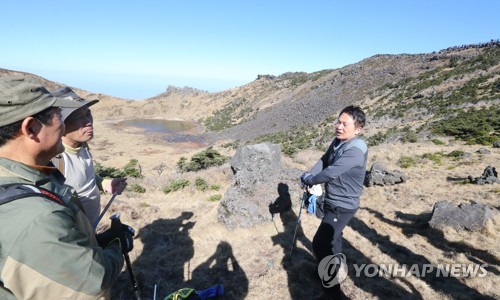 한라산 정상 찾은 원희룡 제주지사