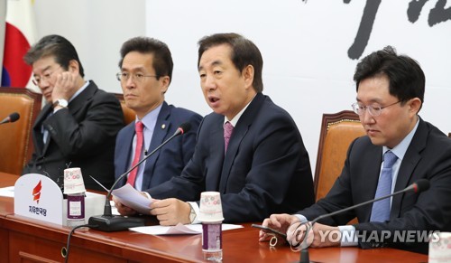 원내대책회의 주재하는 김성태