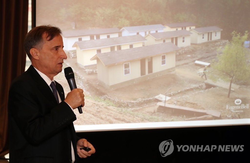 유진벨재단 방북 특별보고 기자회견 하는 인세반 회장