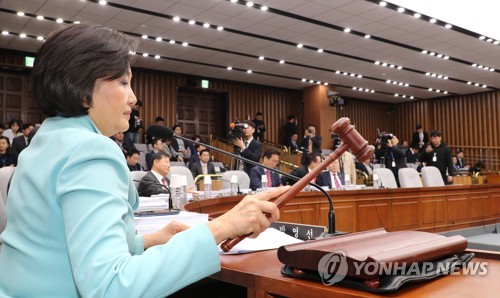 사개특위 개의하는 박영선 위원장