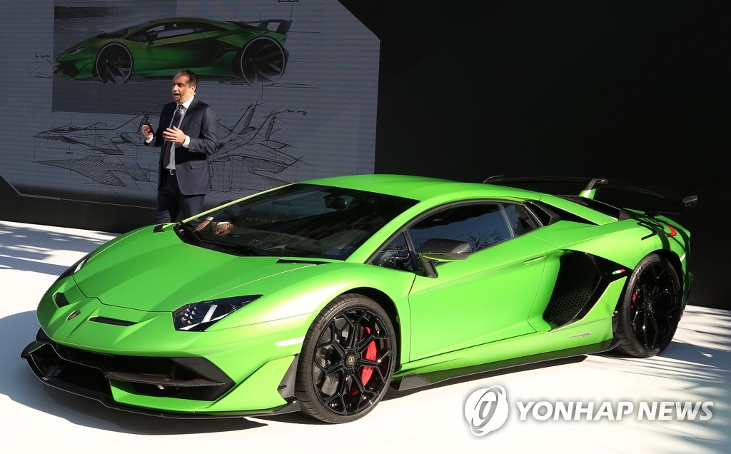 ランボルギーニ 「市販最速車」公開