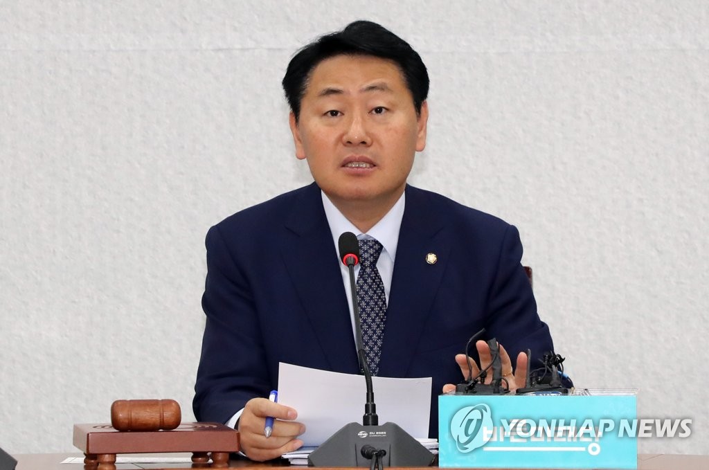 발언하는 김관영 원내대표