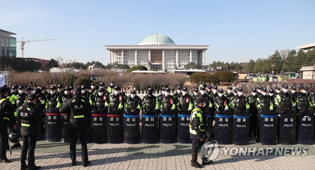 경찰, 국회 '철통경비'