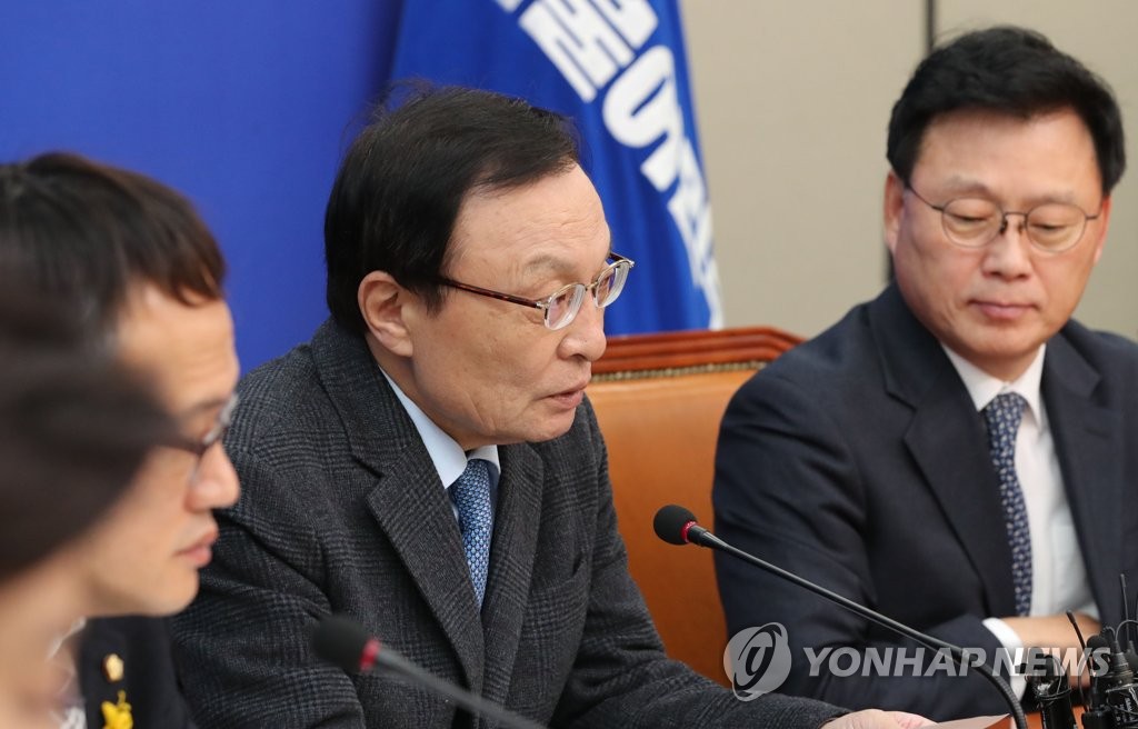 최고위원회의에서 발언하는 이해찬 대표