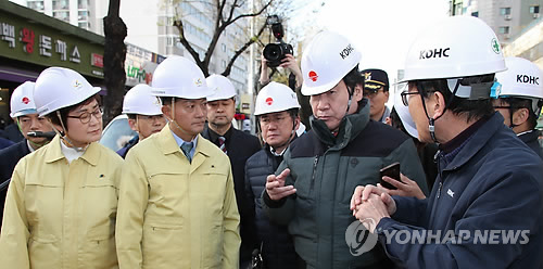 이낙연 총리, 일산 온수관 사고현장 방문