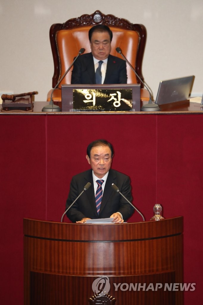 예산안 통과 반대 토론하는 장병완 원내대표