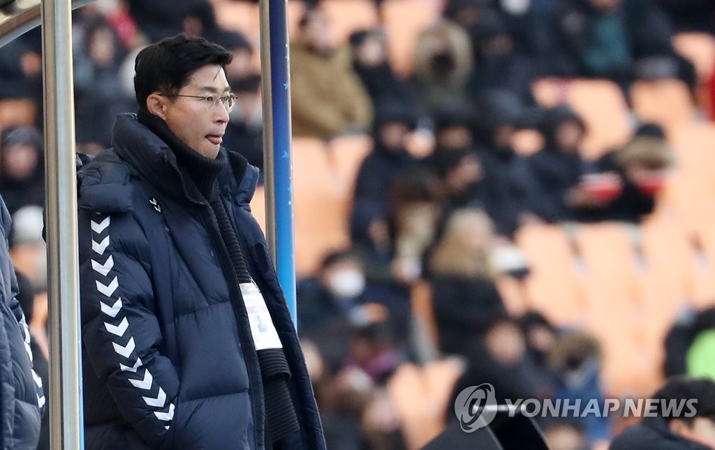 속 타는 김도훈 감독