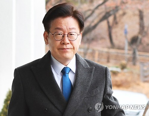 출근하는 이재명 경기지사