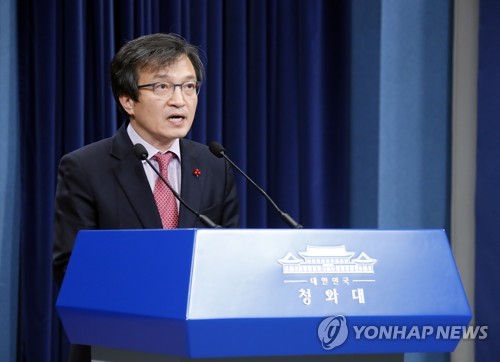 전 청와대 특별감찰반원 폭로 관련 브리핑하는 김의겸 대변인
