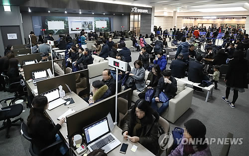 청약예정자들로 붐비는 본보기주택