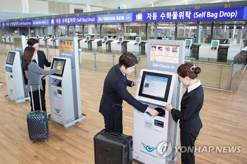 인천공항에 설치된 셀프 체크인 장치 키오스크(KIOSK)