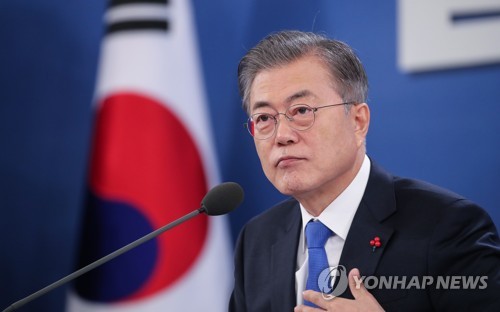 경제분야 질문에 답하는 문 대통령
