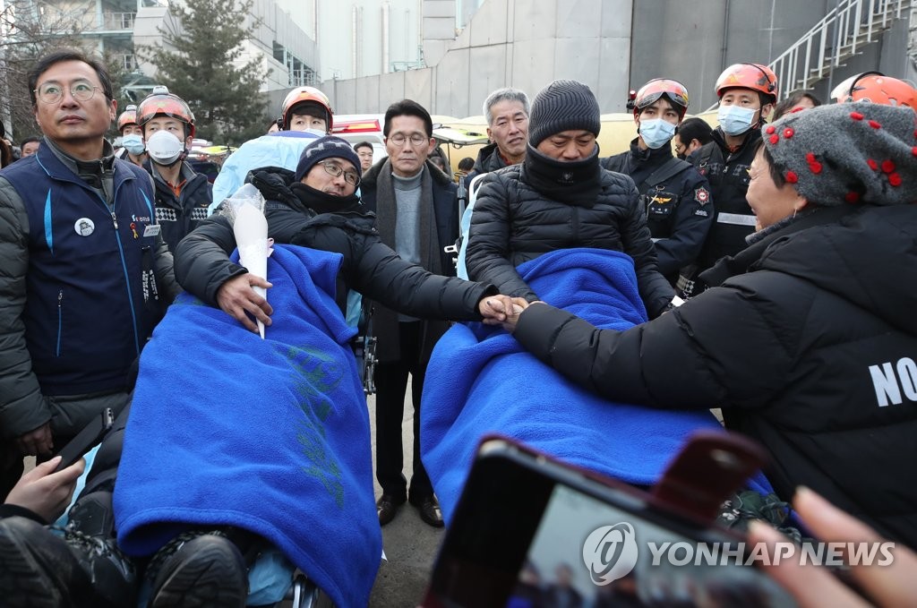 땅에 내려온 파인텍 노동자