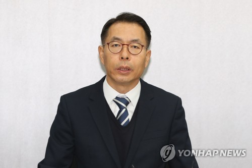 모두 발언하는 김영규 위원장