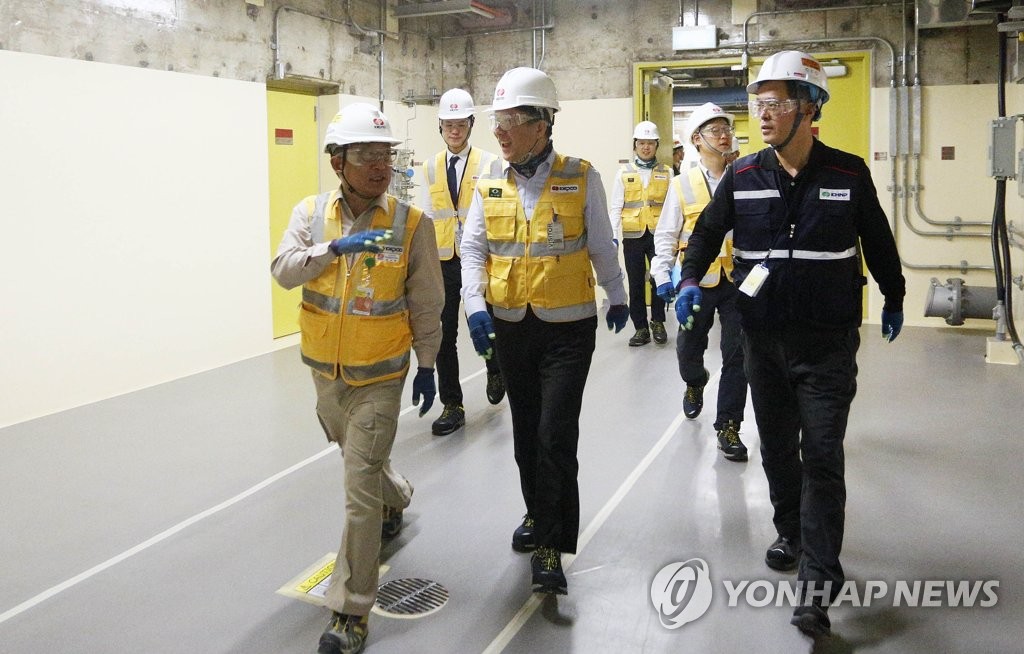 바라카 원전 건설현장 방문한 성윤모 장관