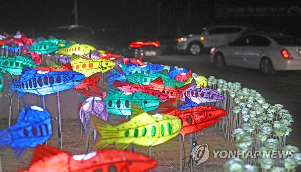 불 밝힌 화천산천어축제 거리