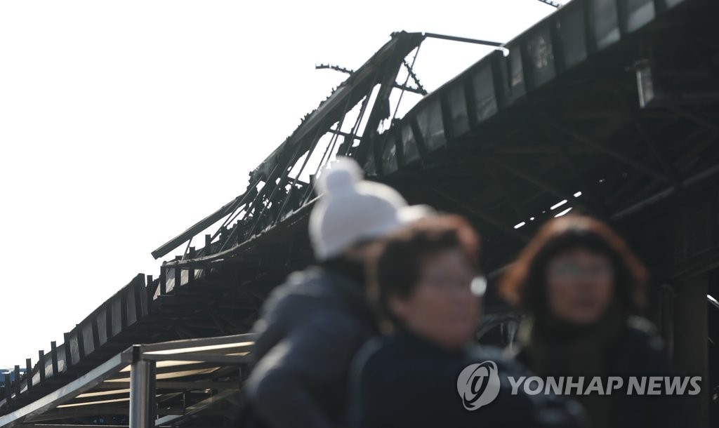 떨어지지 않는 발걸음