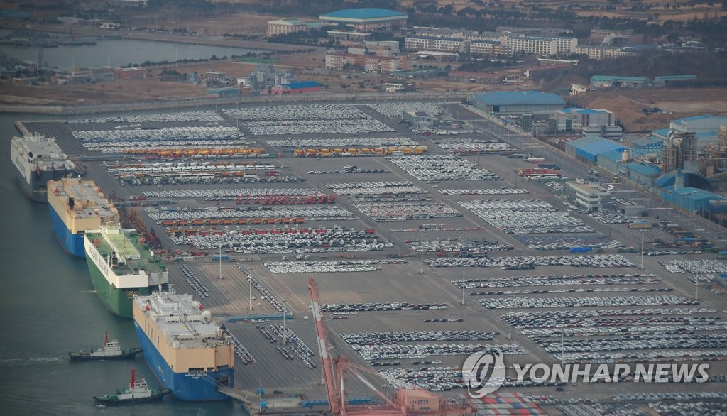 설 연휴도 쉬지 않는 수출항