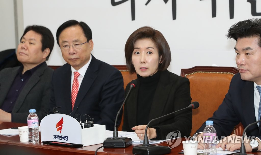 기자간담회 하는 나경원 원내대표